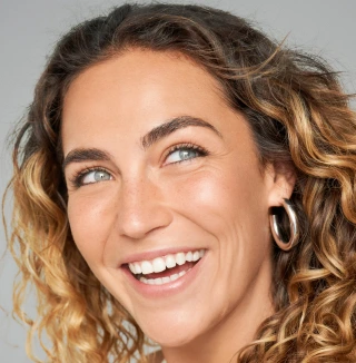 Augenringe verursacht durch Hautalterung, genetische Faktoren und Umwelteinflüsse