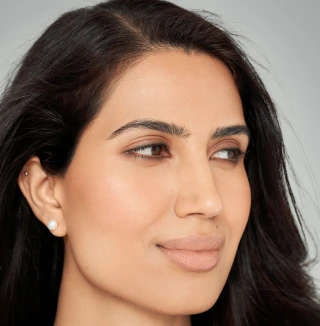 Faltenunterspritzung mit Gesichtsfillern auf Hyaluronsäurebasis